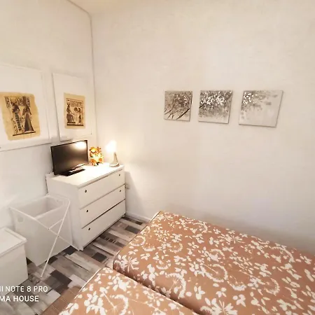 Pijama House - Bike & Bed 호스텔