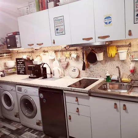 Pijama House - Bike & Bed 호스텔 플로브디프