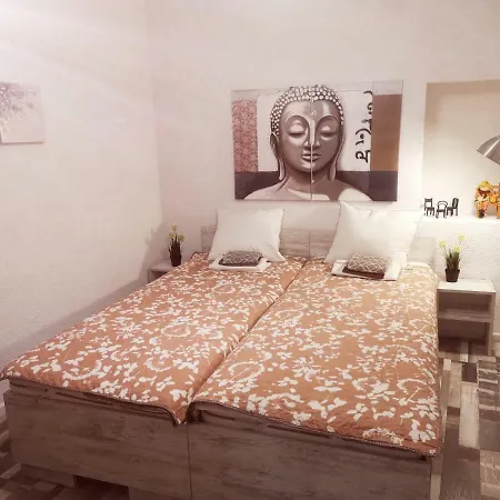 Pijama House - Bike & Bed 호스텔 플로브디프