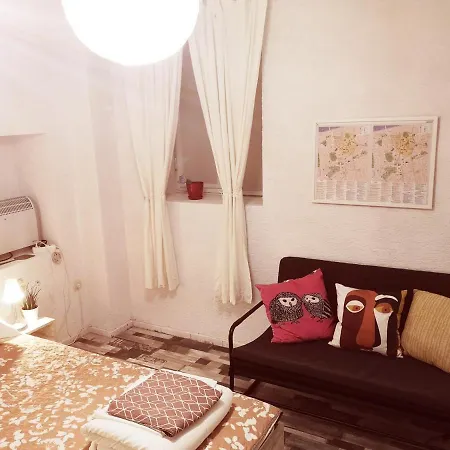 Pijama House - Bike & Bed 호스텔 플로브디프