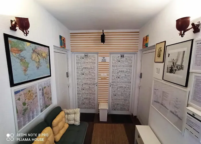 Pijama House - Bike&bed Hostel